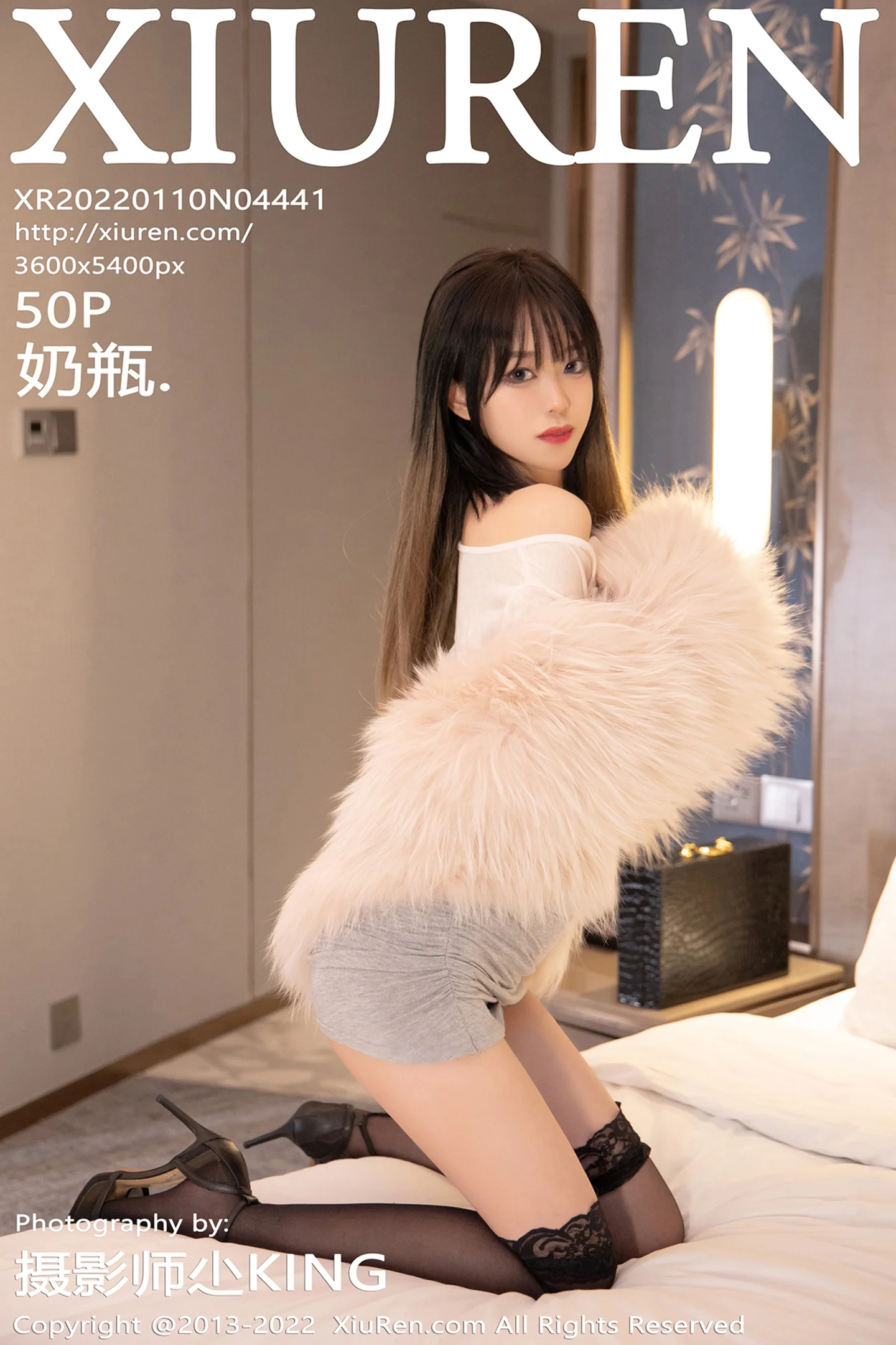 [XiuRen秀人网]VOL.4441 模特奶瓶皮草下白色轻透上衣配蕾丝袜半脱秀惹火身材诱惑写真50P-秀人网官方网站